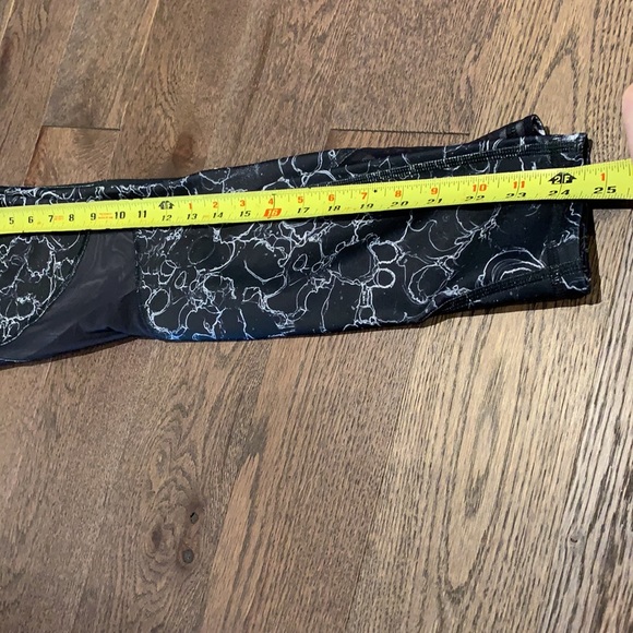 NWT Under Armour Athletic Capris - Picture 7 of 7